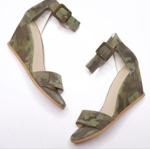 Seychelles Cloud Nine Camo wedge sandals